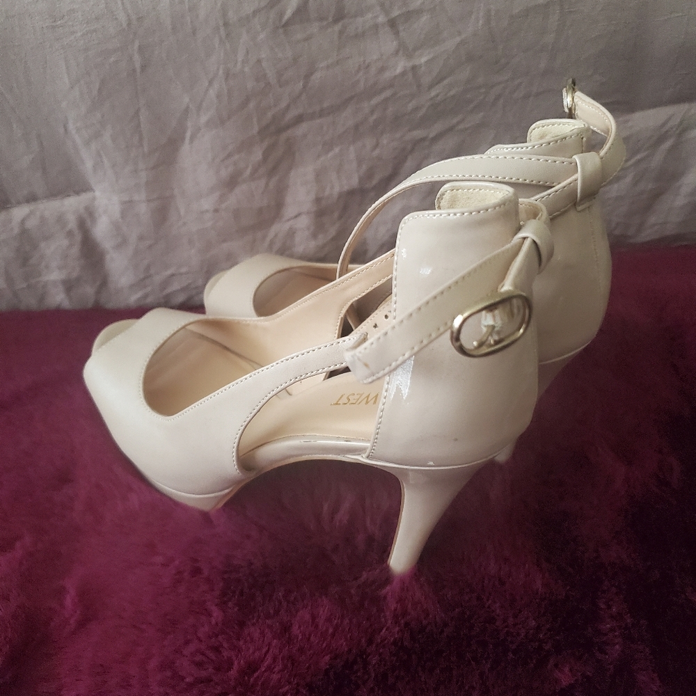 Heels - Picture 3 of 3